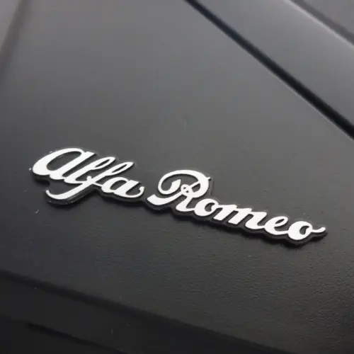 1x Alfa Romeo 3D Aluschild 55x11mm Lenkrad Spiegel Aufkleber SPEAKER Logo Emblem