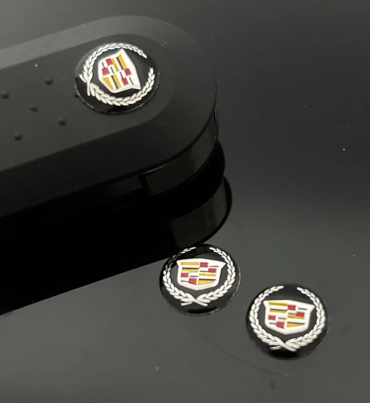 1x Cadillac Schlüssel 14mm Aufkleber ALU Schlüssellogo Emblem Schriftzug LOGO Patch