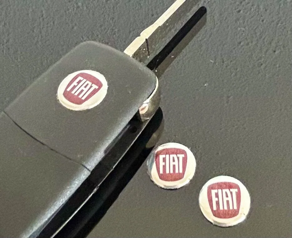 1x Fiat 500 14mm Punto Aufkleber ALU Schlüssellogo Emblem Schriftzug – Bild 3