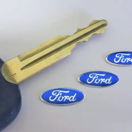 1x FORD Aufkleber Logo Schlüssellogo 18x7mm Emblem Schriftzug Ersatzemblem in Alu