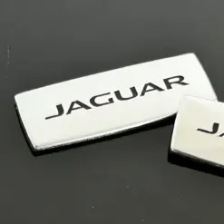1x JAGUAR original Aufkleber in Metall CHROM auch als Schlüssellogo Armaturen Emblem Schriftzug LOGO