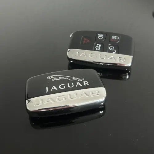 1x NEU JAGUAR Schlüsselgehäuse EDITION 4 Tasten Metall Kunststoff glänzend schwarz mit Logo Emblem
