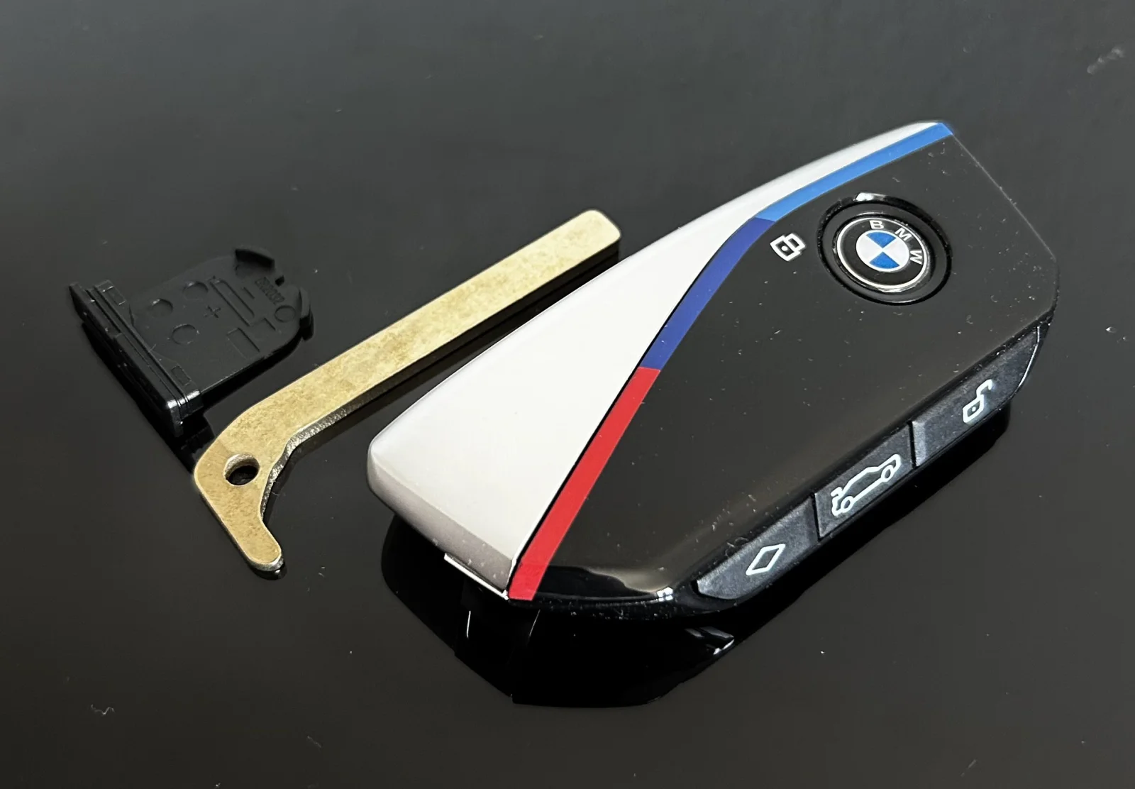 1x NEU Schlüssel Gehäuse 4 Tasten mit EMBLEM für BMW X7 G07 LCI iX i20 X1 U11 7er G70 G09 XM U06 G81 M3 Smart Key CERAMIC – Bild 2