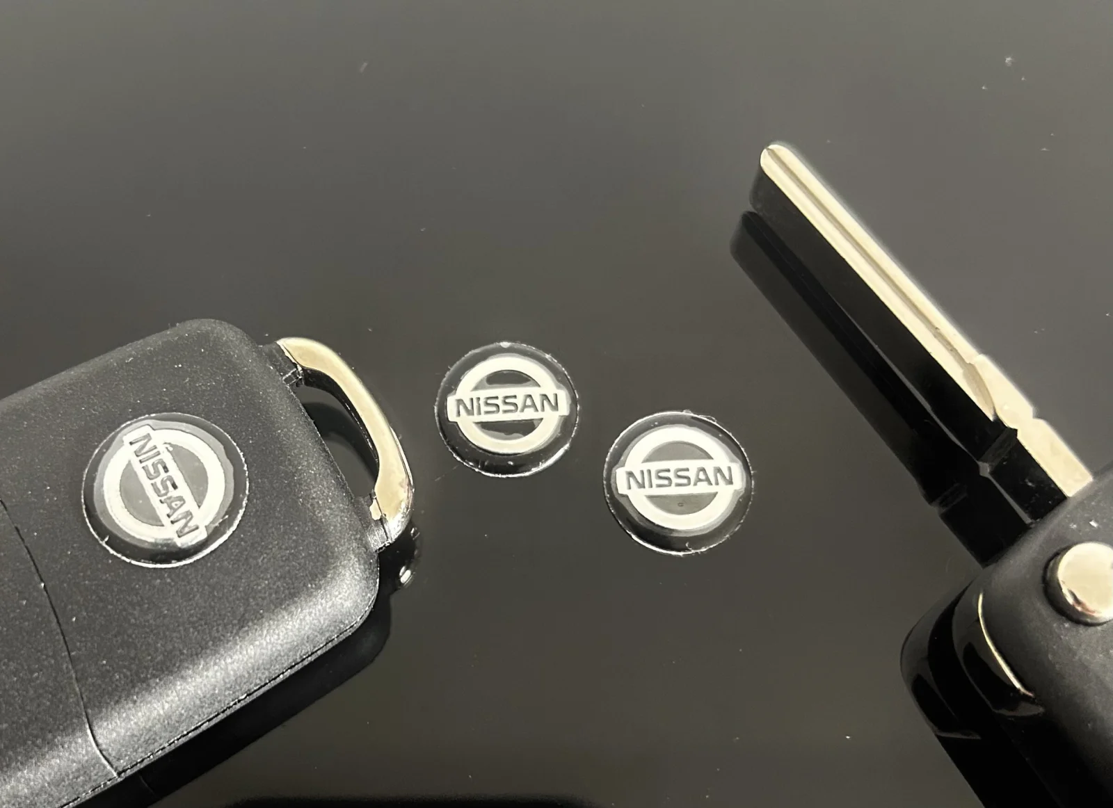 1x NISSAN Schlüssel 14mm Aufkleber ALU Schlüssellogo Emblem Schriftzug LOGO – Bild 3