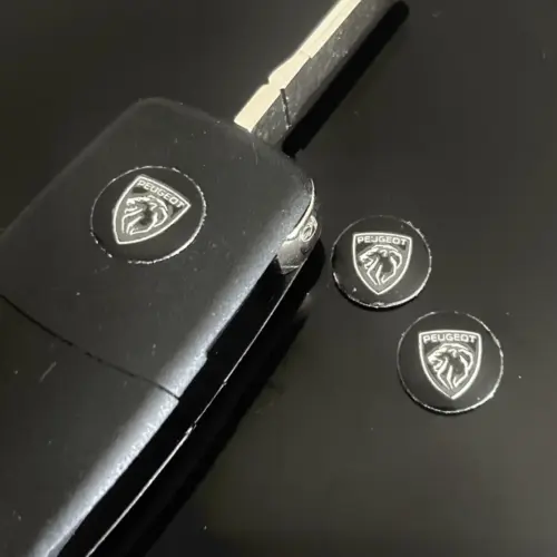 1x PEUGEOT new Schlüssel 14mm Aufkleber ALU Schlüssellogo Emblem Schriftzug LOGO