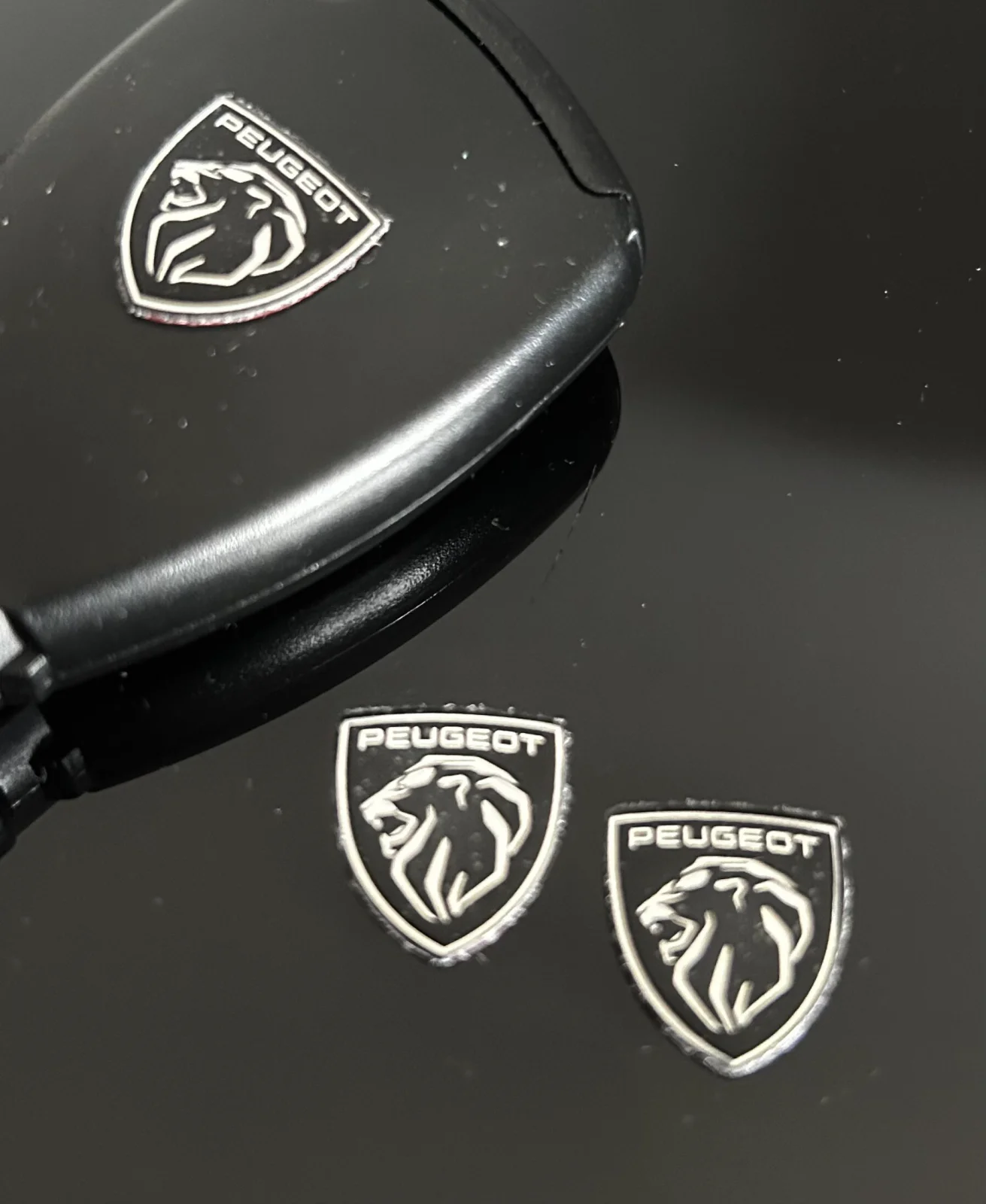 1x PEUGEOT new Schlüssel 15x13mm Aufkleber ALU Schlüssellogo Emblem Schriftzug LOGO