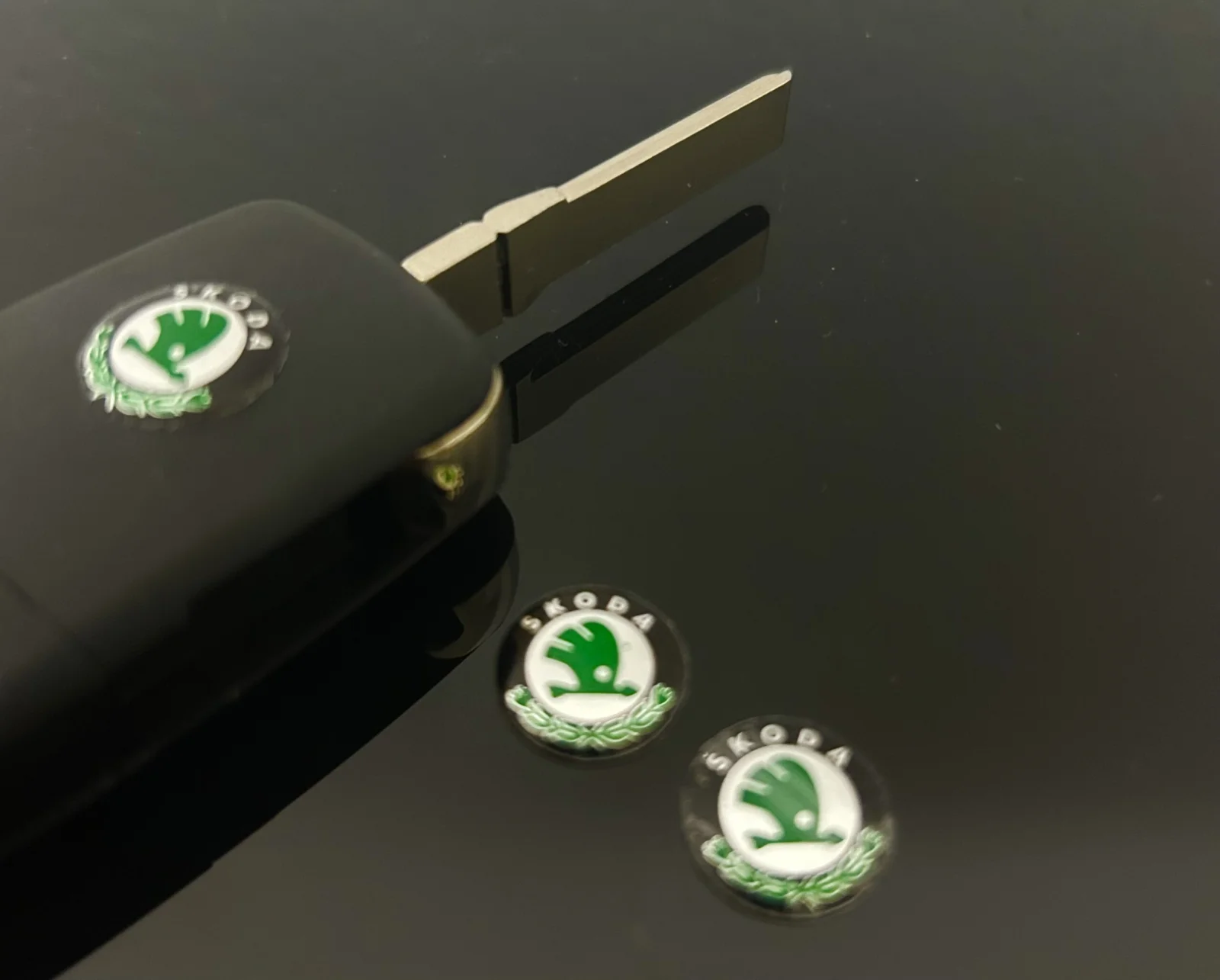 1x SKODA original Schlüssel 14mm Aufkleber ALU Schlüssellogo Emblem Schriftzug LOGO