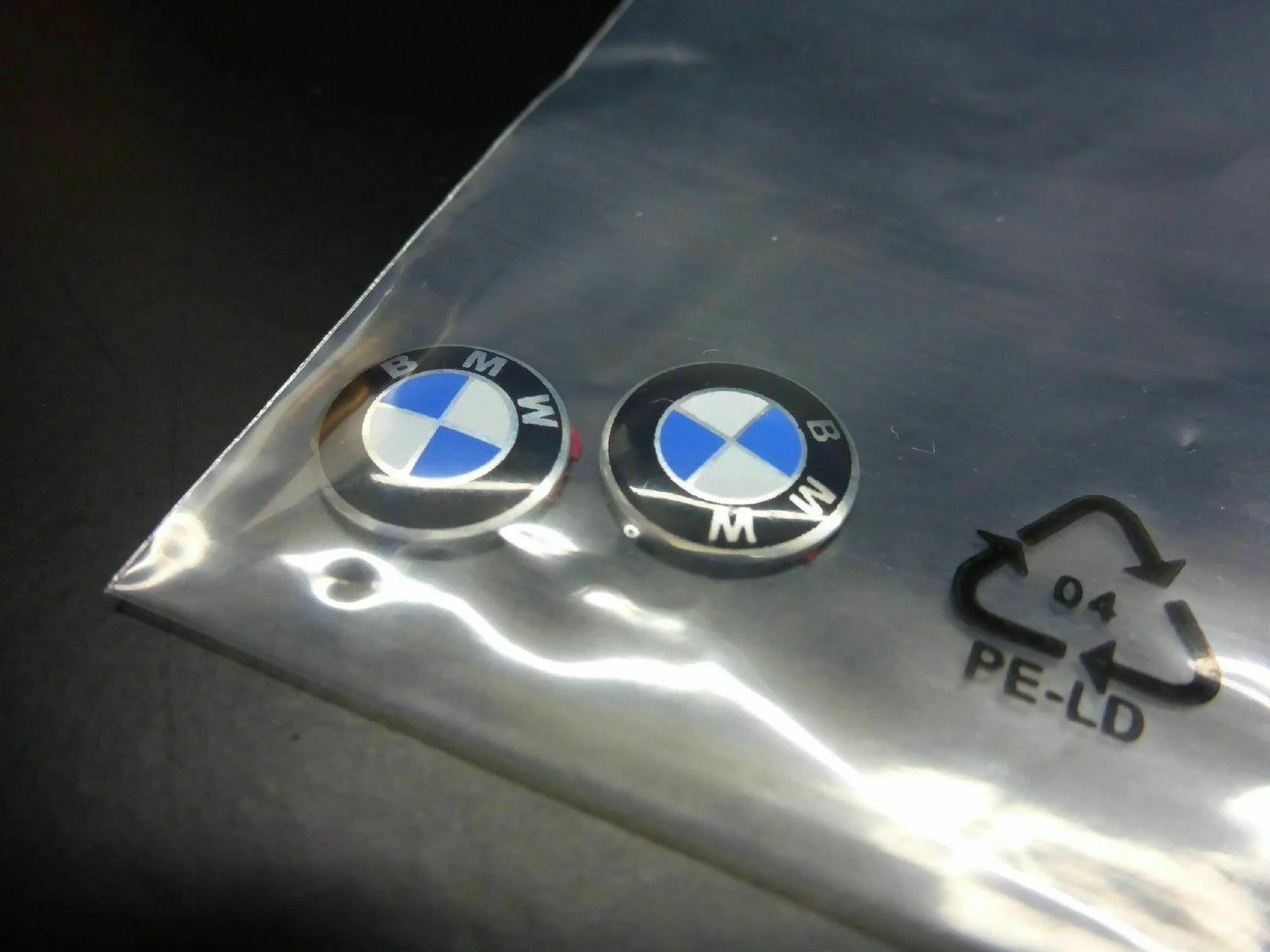 2 für BMW Aufkleber 3D 11mm Schlüssellogo Emblem Schriftzug selbstklebend 1er 3 5 6 7 und weiteren Modellen auch X – Bild 3