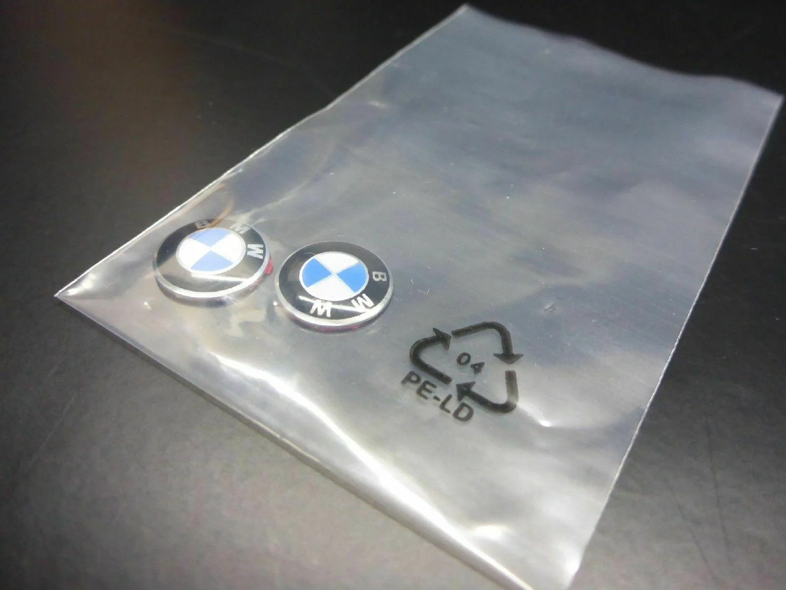 2 für BMW Aufkleber 3D 11mm Schlüssellogo Emblem Schriftzug selbstklebend 1er 3 5 6 7 und weiteren Modellen auch X – Bild 4