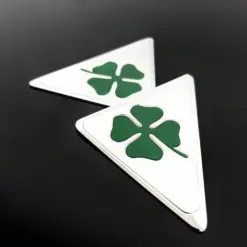 2x Alfa Romeo Plakette 90mm Emblem Logo Quadrifoglio für links + rechts Schriftzug LOGO für viele Modelle Kleeblatt