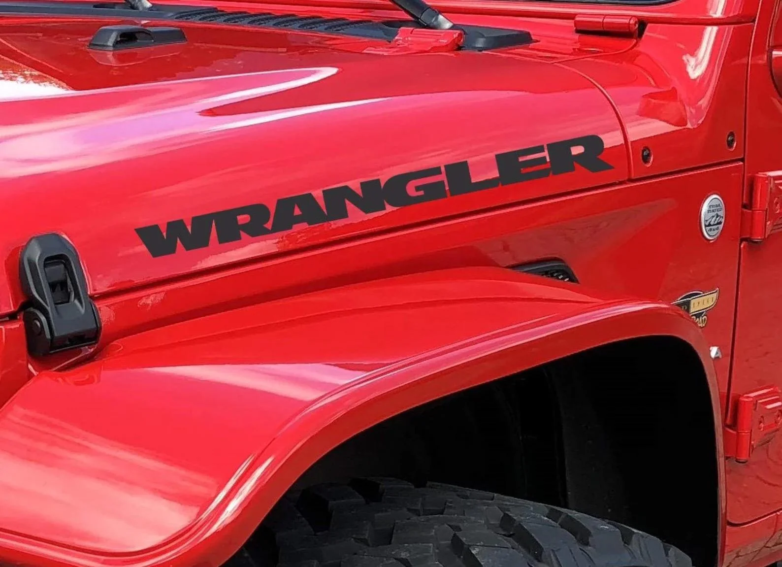 2x für Jeep WRANGLER Emblem Schild Aufkleber Motorhaube Streifen schwarz