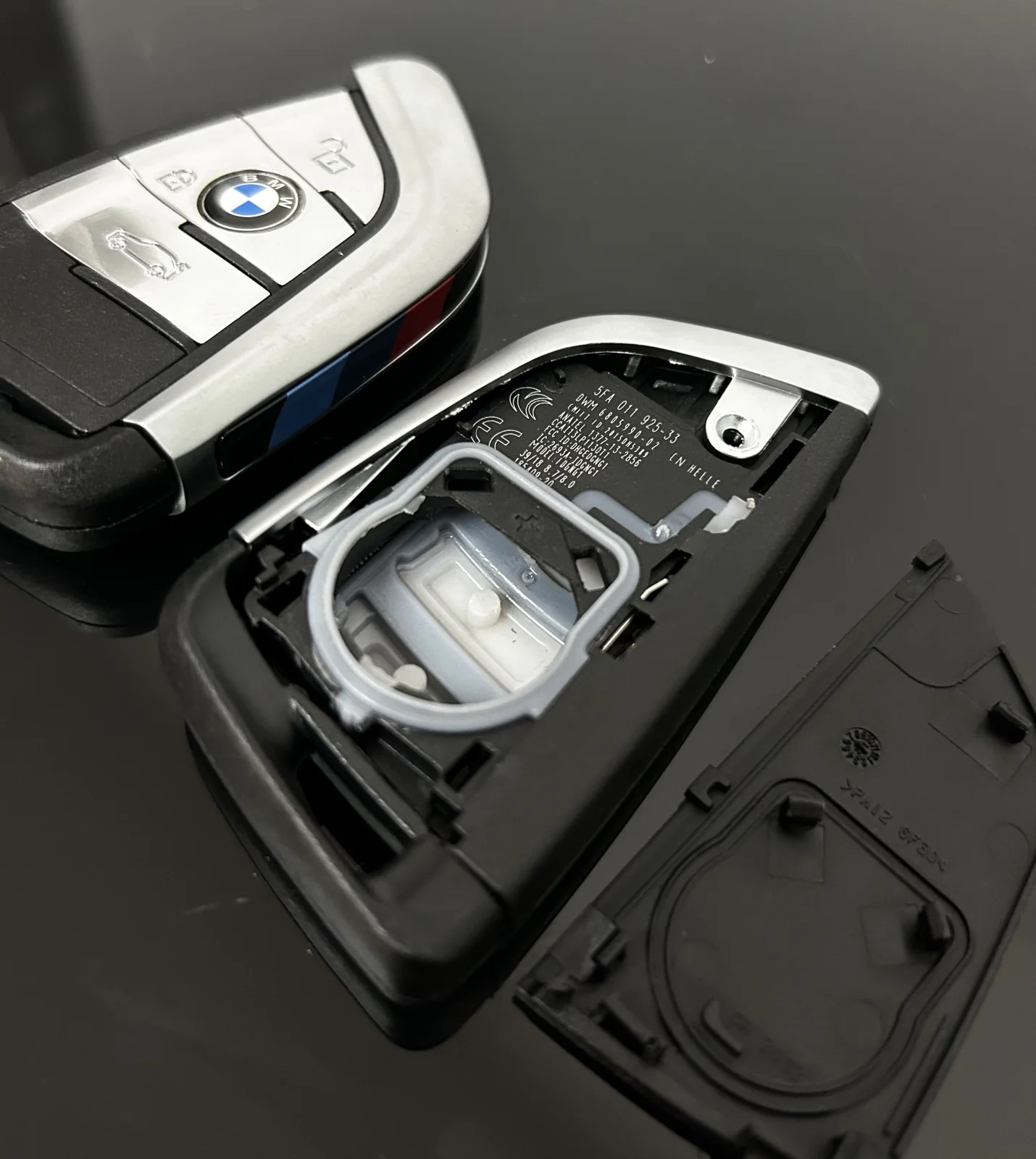 NEU 1x Schlüssel Gehäuse 3 Tasten schwarz/silber mit EMBLEM für BMW 3 5 6 8 X3 X4 X5 X7 G21 G20 G31 G30 – Bild 6