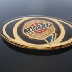 1x NEU Chrysler Grille Emblem Black+Gold Emblem Schriftzug Logo Mopar 04805157 – Bild 3